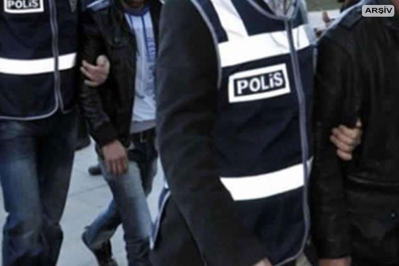 Adana'da uyuşturucu operasyonu: Çok sayıda madde ve ruhsatsız silah ele geçirildi