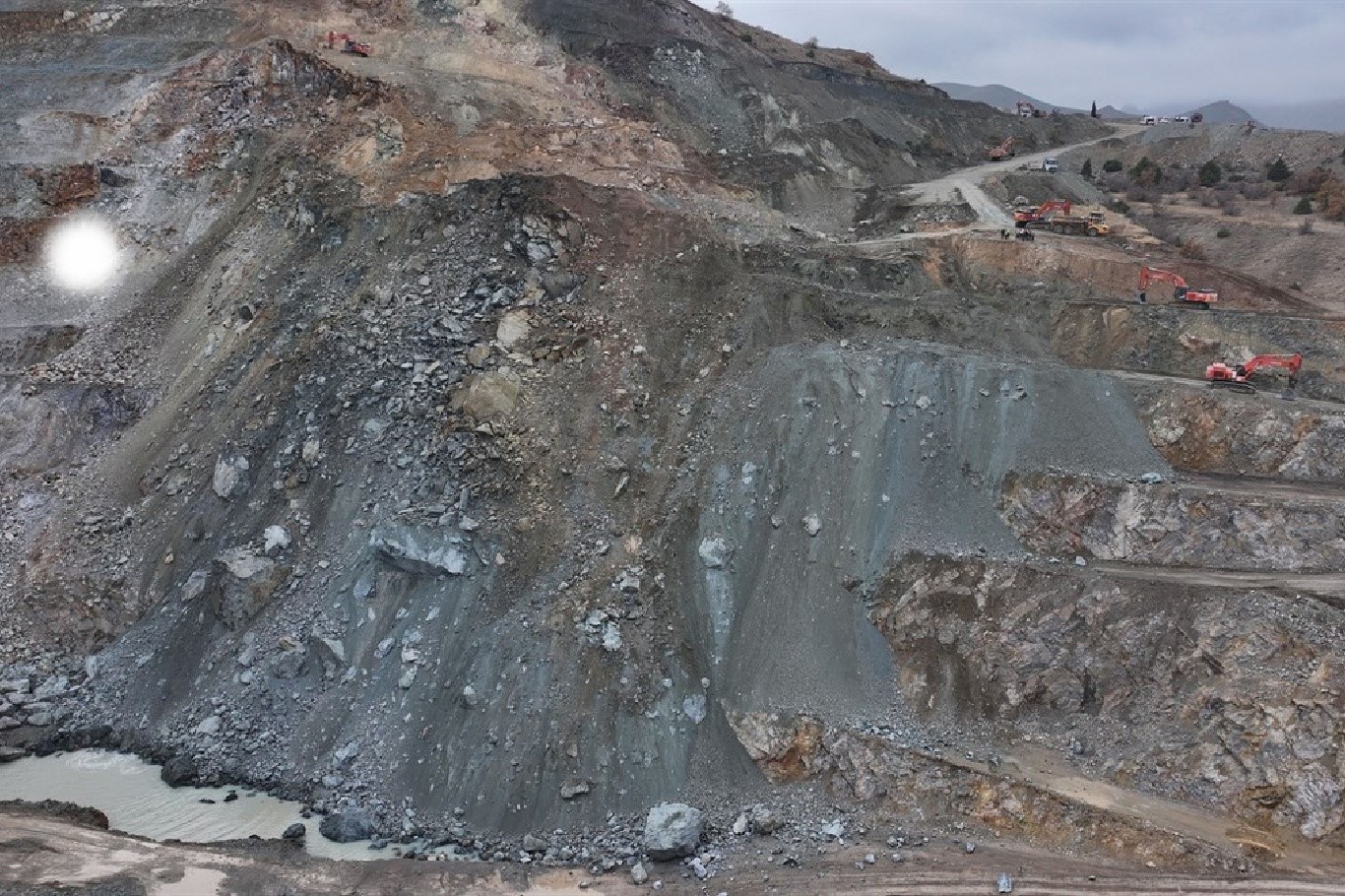 Sivas’ta göçük altında kalan madenciyi arama çalışmaları 10. günde;