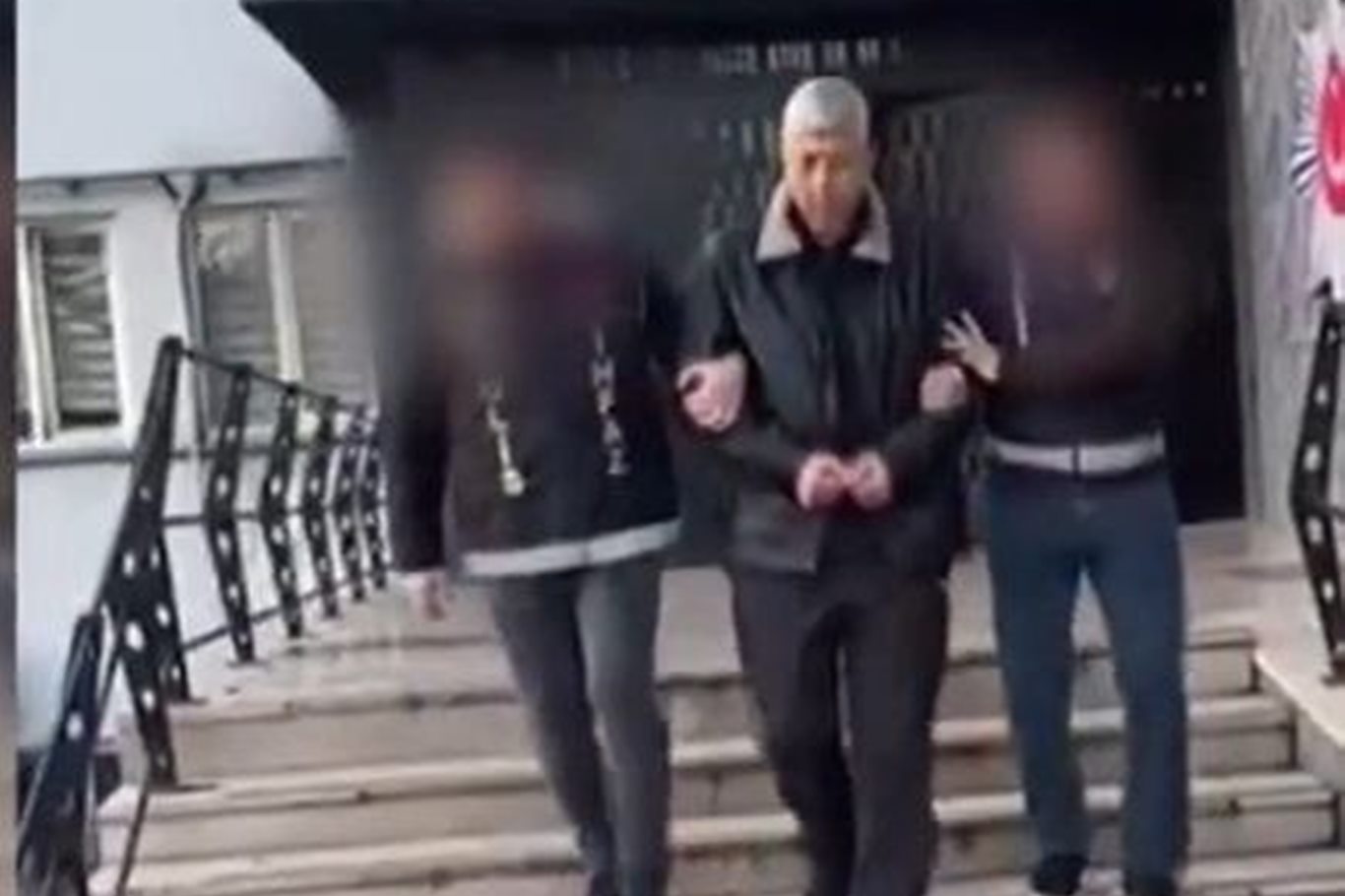 Bursa’da 56 yıl kesinleşmiş hapis cezası bulunan firari yakalandı;