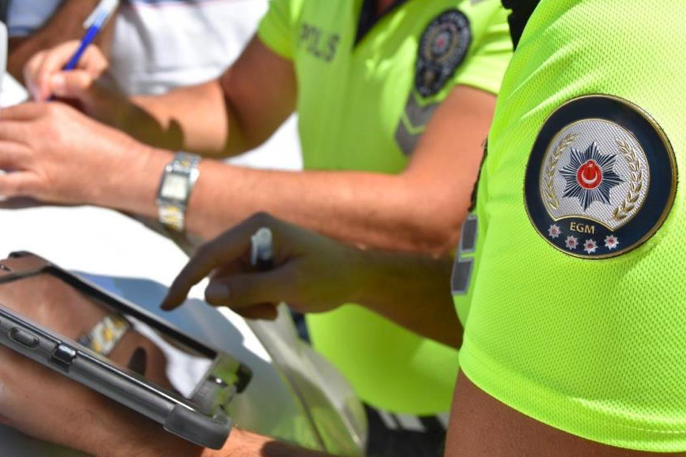 Trafiği tehlikeye atan sürücülere 97 bin lira ceza verildi