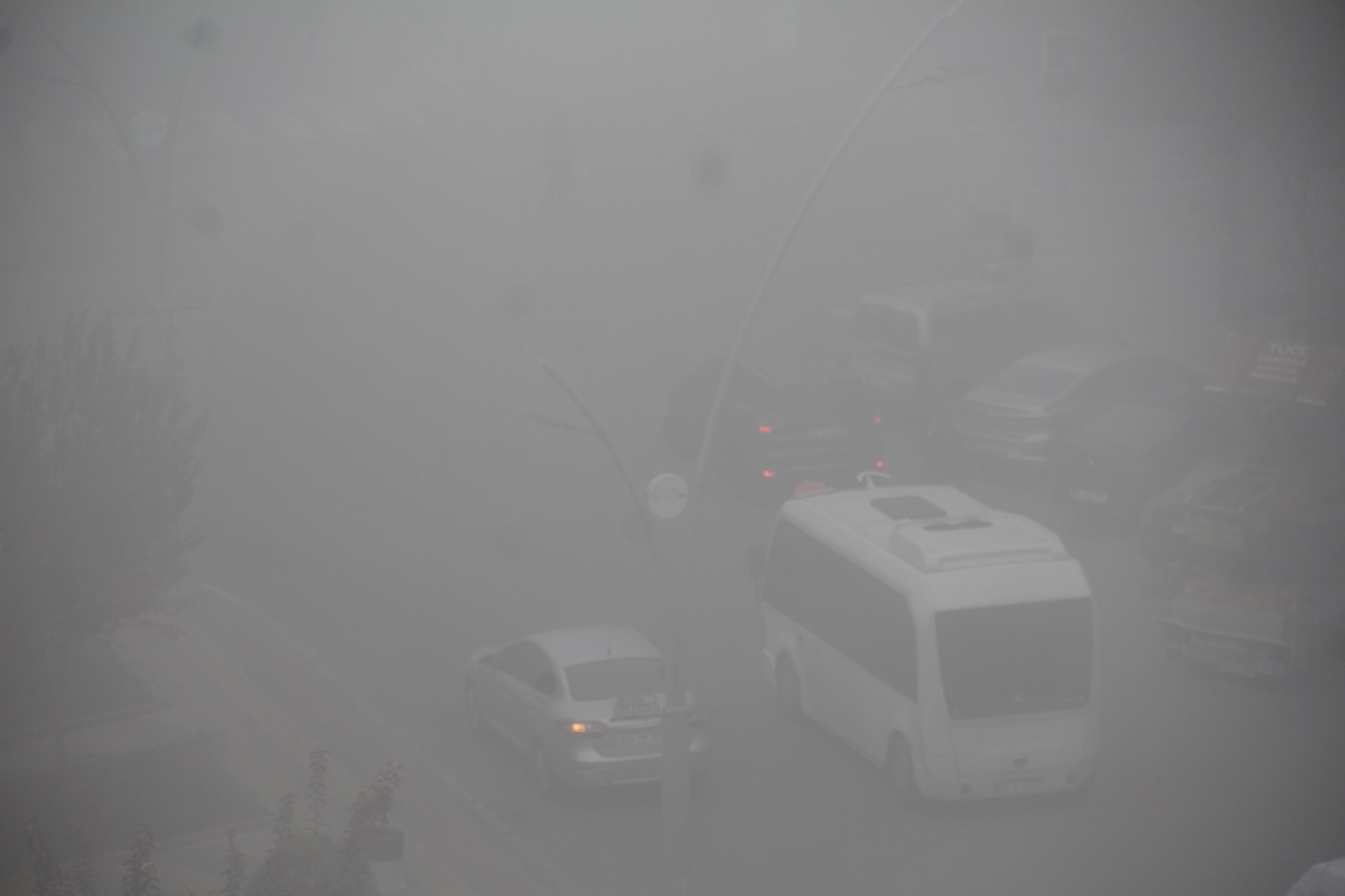 Batman'da yoğun sis: Görüş mesafesi metreleri buldu