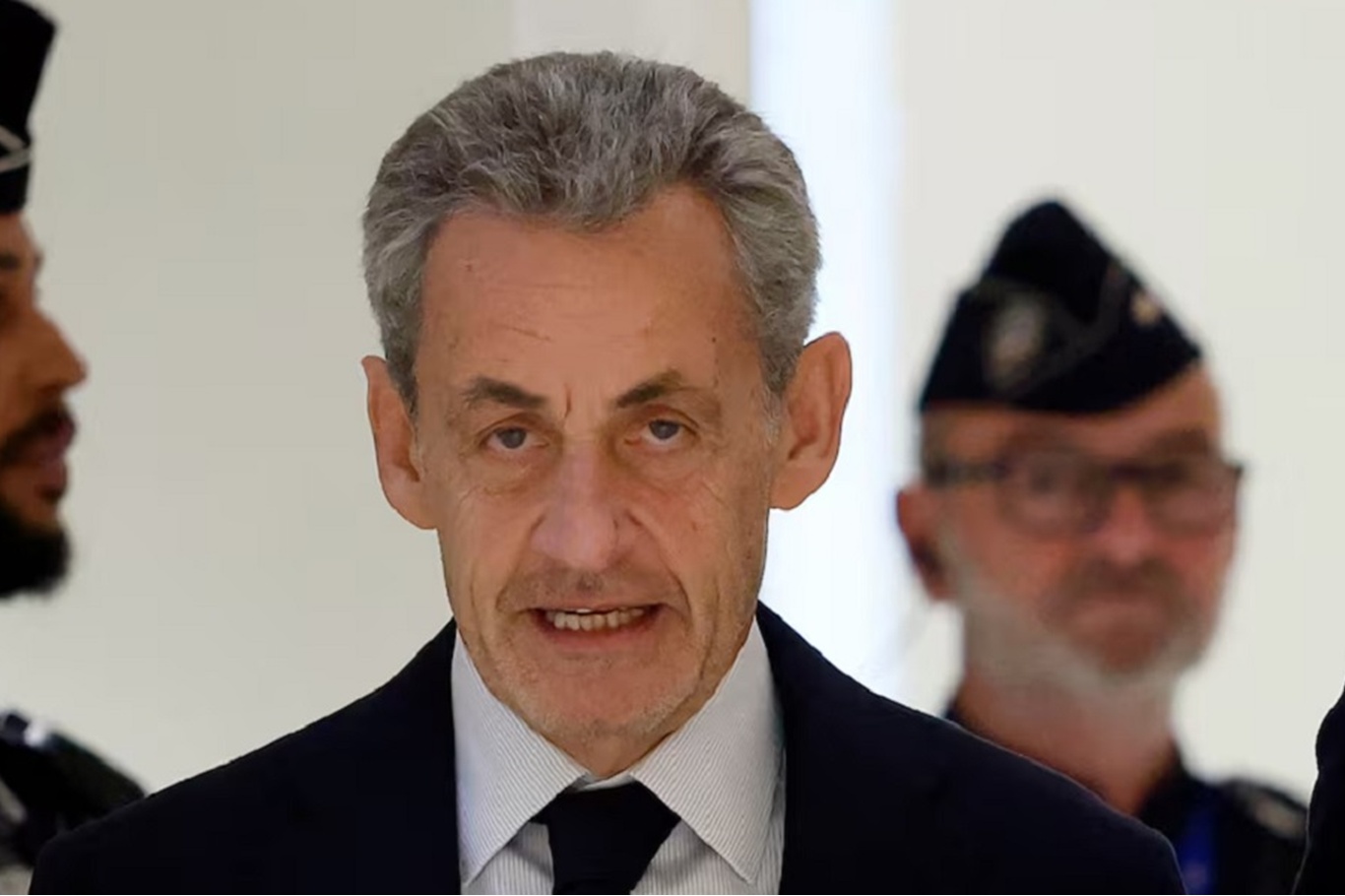 Fransa'nın en yüksek mahkemesi eski Cumhurbaşkanı Sarkozy'nin suçlu kararını onadı