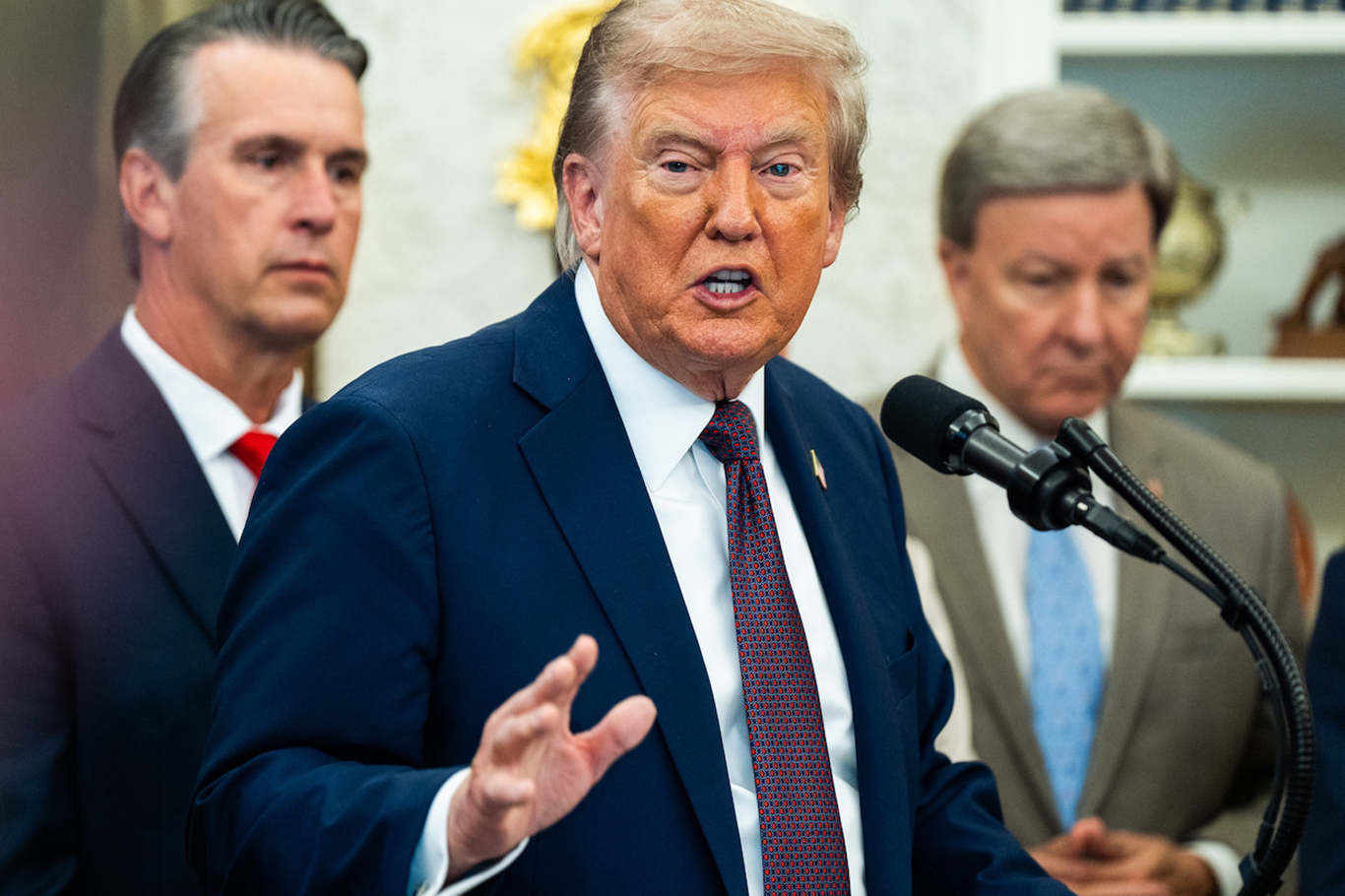 Trump, Venezuela hava sahasının tamamen kapatılacağını duyurdu