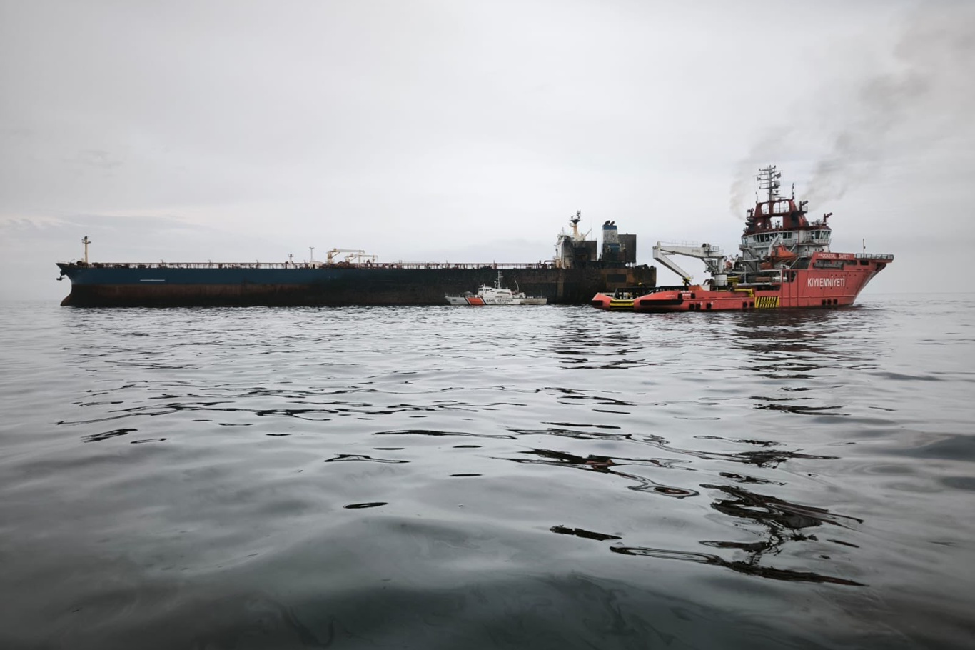 Karadeniz açıklarındaki KAIROS gemisinde yangın söndürüldü