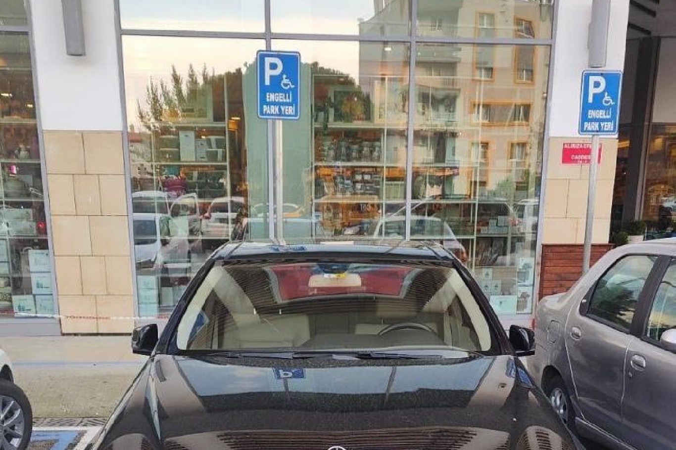 Manisa’da engelli park ihlali yapan 161 araç ve sürücüsüne ceza kesildi;