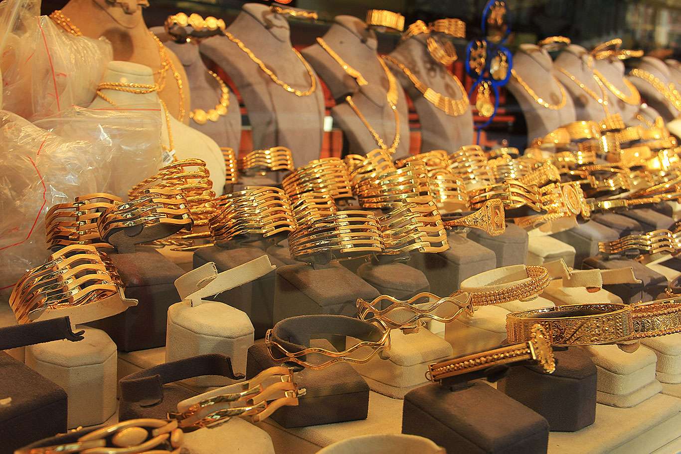 Altın 5 haftanın zirvesine çıktı;