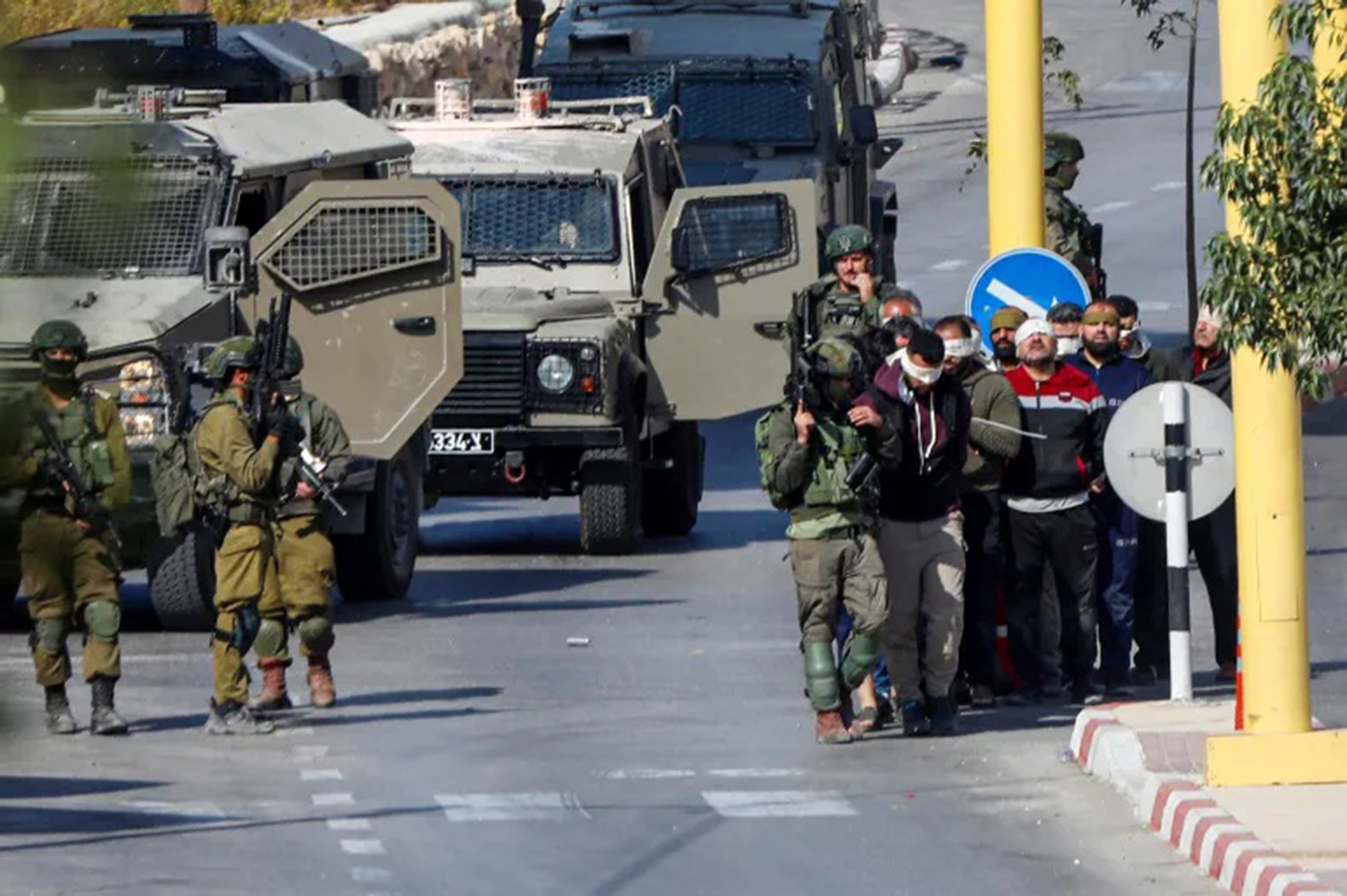 Batı Şeria'da ev baskınları: Tubas'ta okullar tatil edildi;