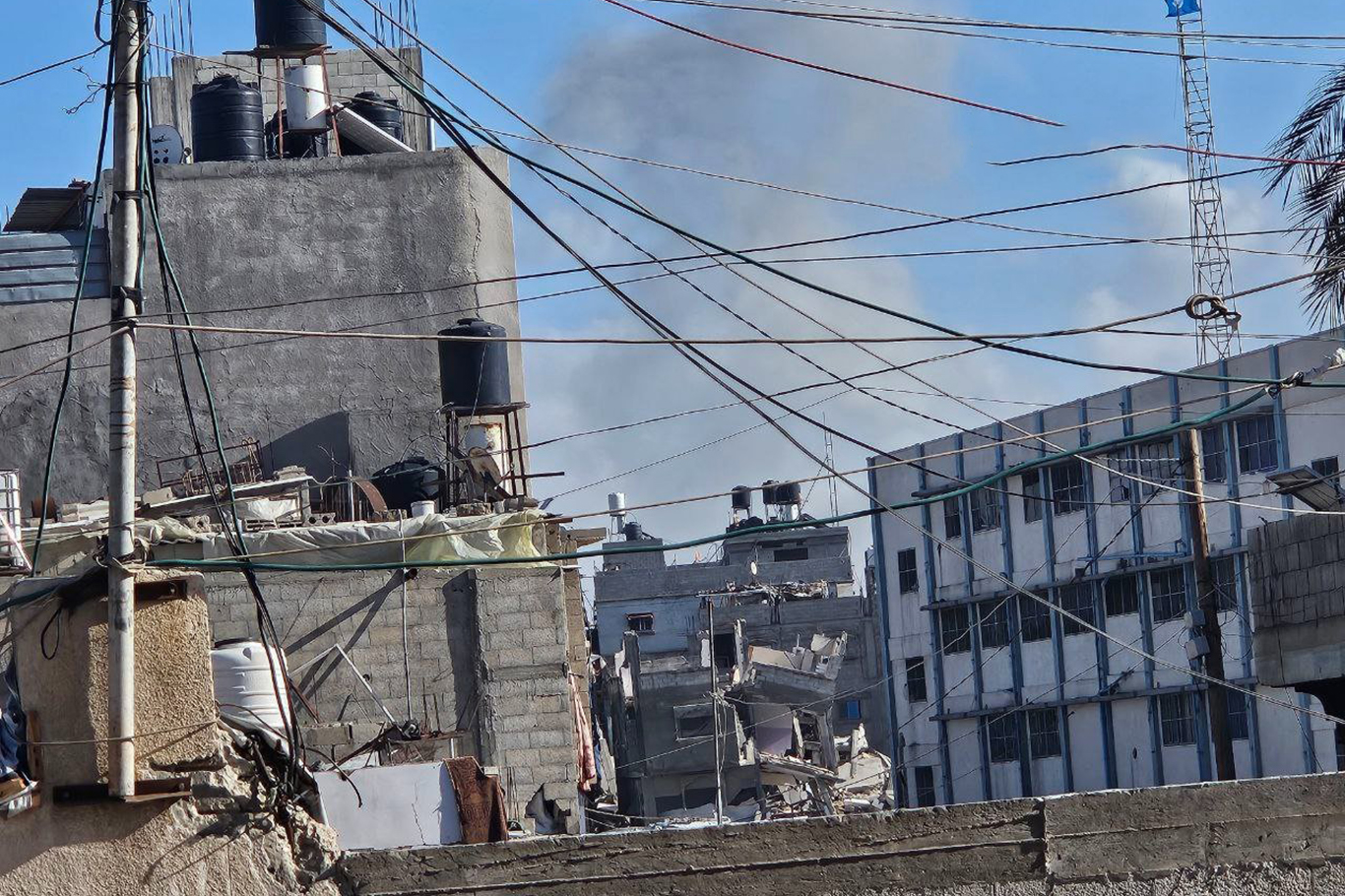 Siyonist rejim Gazze'de ateşkesi ihlal ediyor: Bir Filistinli şehit oldu;