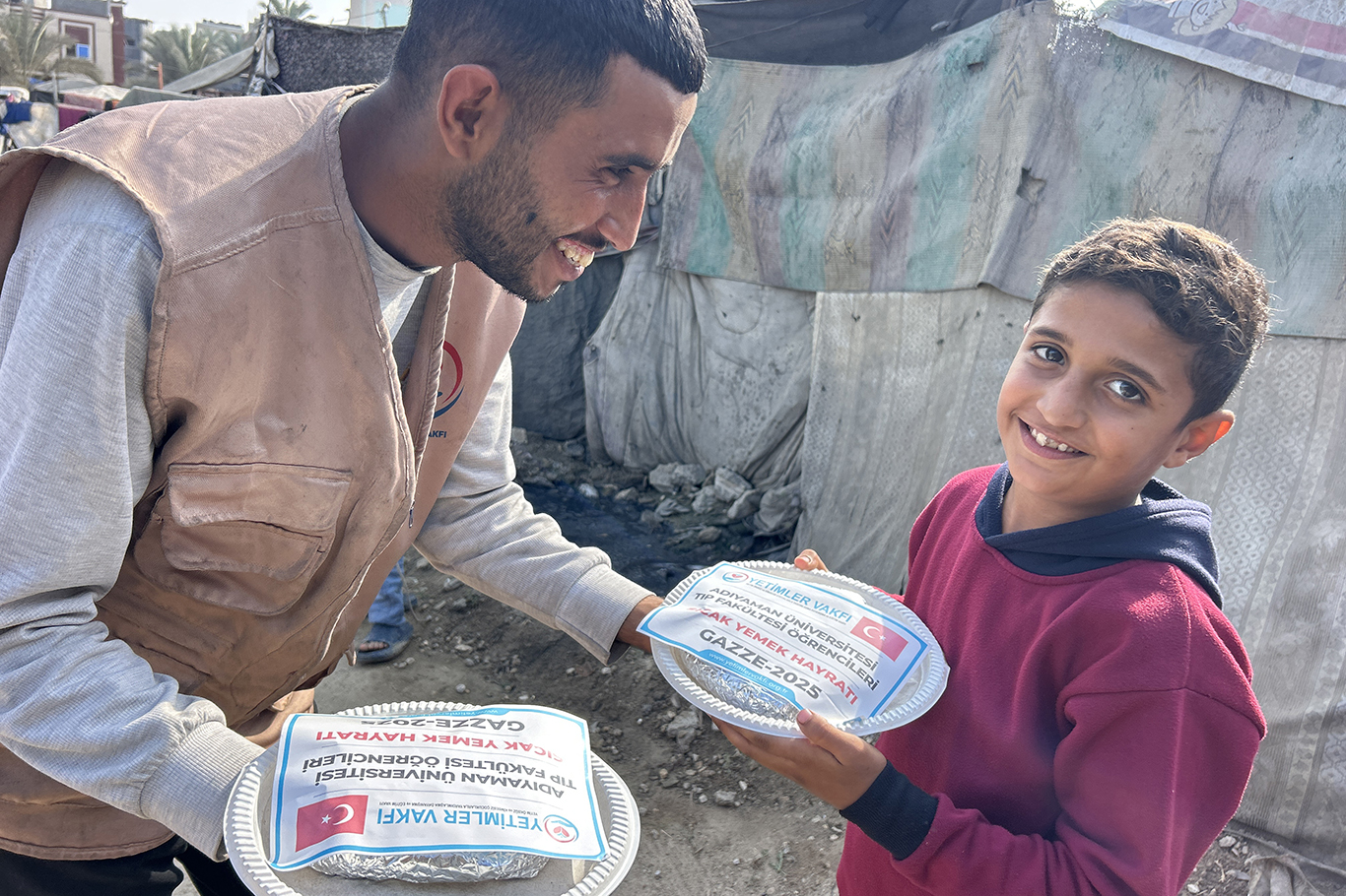 Yetimler Vakfı, Gazze'de sıcak yemek seferberliğini sürdürüyor;