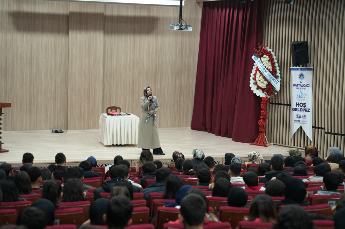 Malatya’da “Uzaktan Sevmek Kudüs” programına yoğun ilgi;