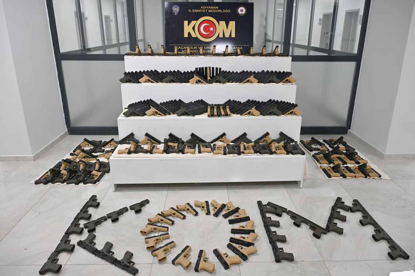 Adıyaman'da bin adet tabanca ele geçirildi;