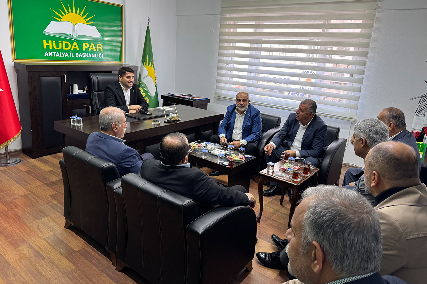 ADGİAD'tan HÜDA PAR Antalya İl Başkanlığı'na ziyaret ;