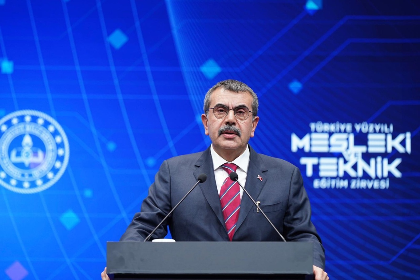 Bakan Tekin: Öğrencilerin yüzde 43'ü mesleki ve teknik eğitim veren liseleri tercih etti;