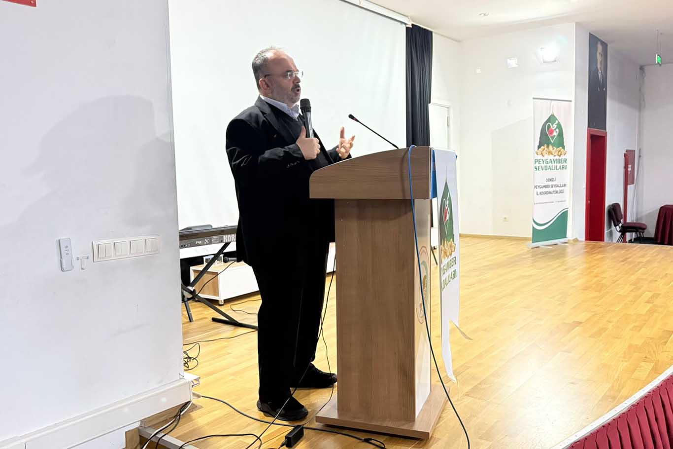 Denizli’de “Yolumuzu Aydınlatan Yıldızlar” programı düzenlendi