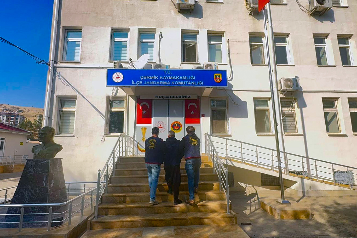 Diyarbakır'da farklı suçlardan aranan 76 kişi yakalandı