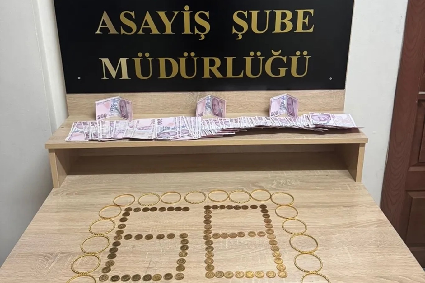 Aksaray’da 5,5 milyon TL değerinde ziynet eşyası ele geçirildi