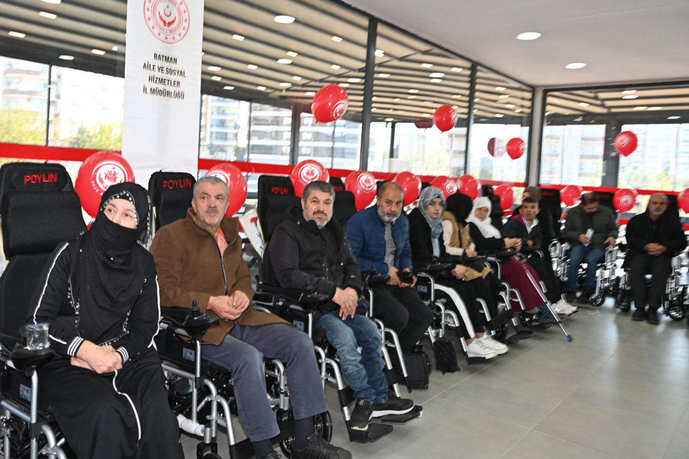 Engelli vatandaşlara 55 tekerlekli sandalye dağıtıldı;