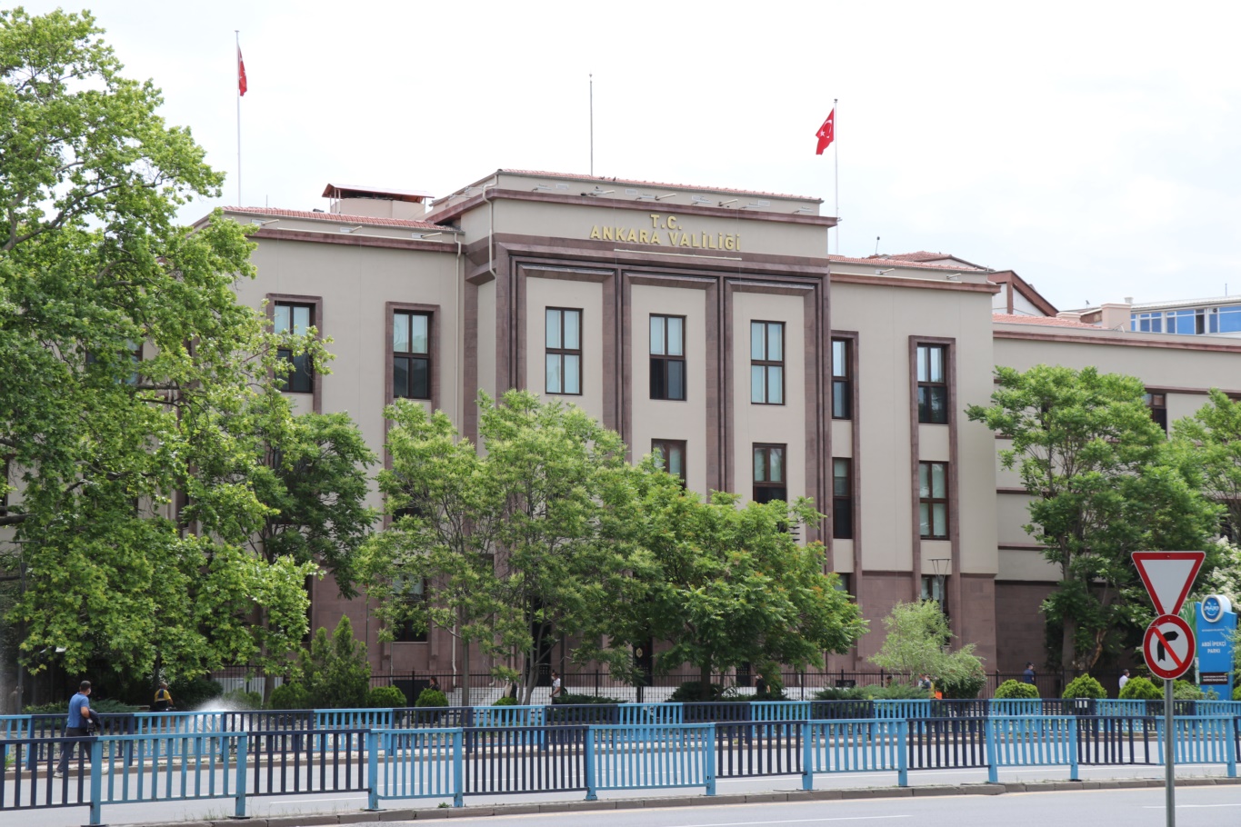 Ankara'da yerli "Otomatik Şok Cihazları" halkın hizmetine sunuldu;