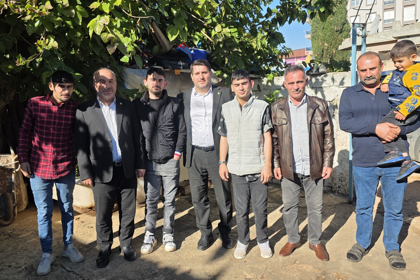 HÜDA PAR Antalya'da engelli üç kardeşi ziyaret etti;