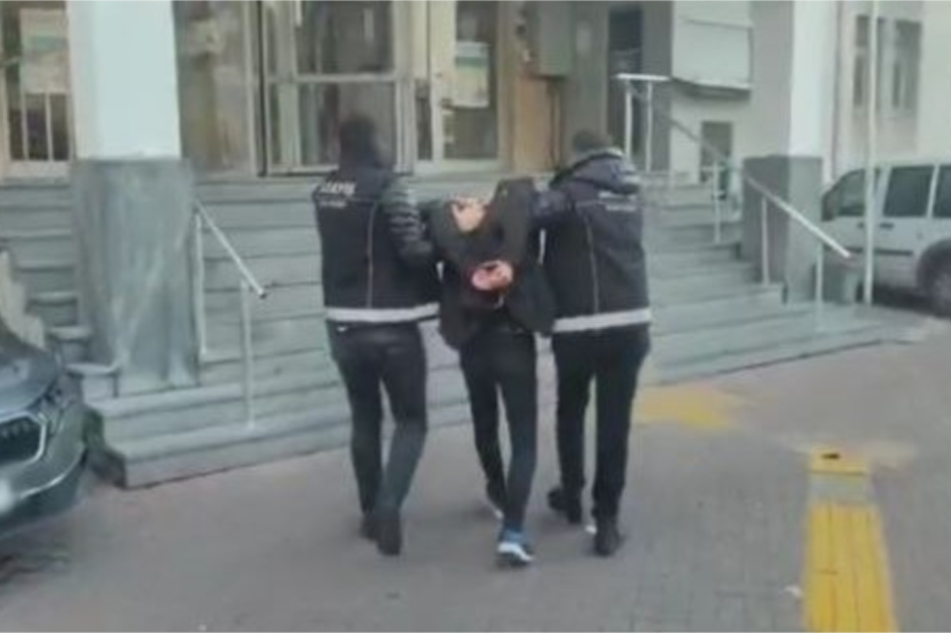 Kayseri ve 14 ilde 20 suçtan arama kaydı bulunan firari yakalandı