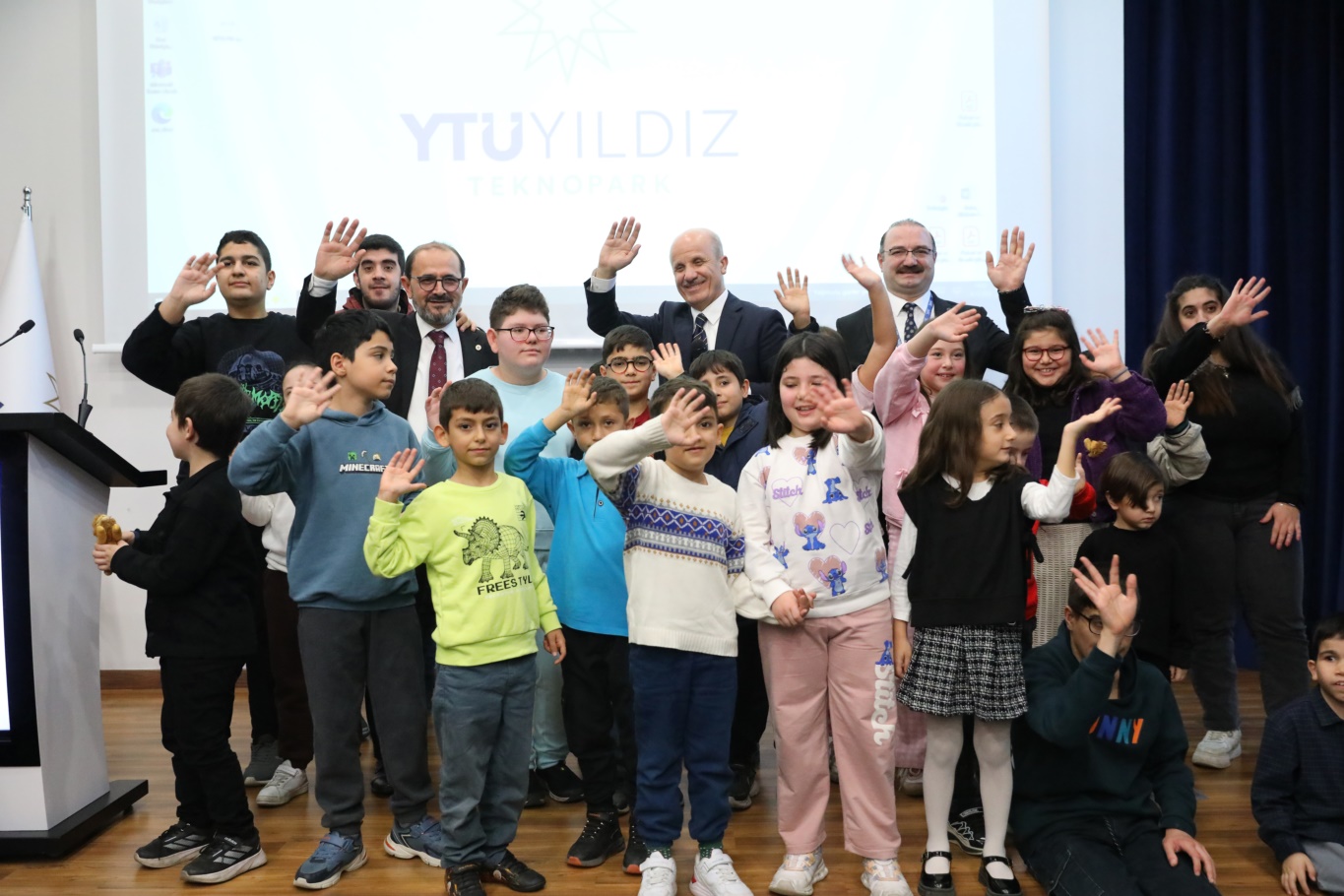 Yükseköğretim Kurulu Başkanı Özvar otizmli öğrencilerle bir araya geldi