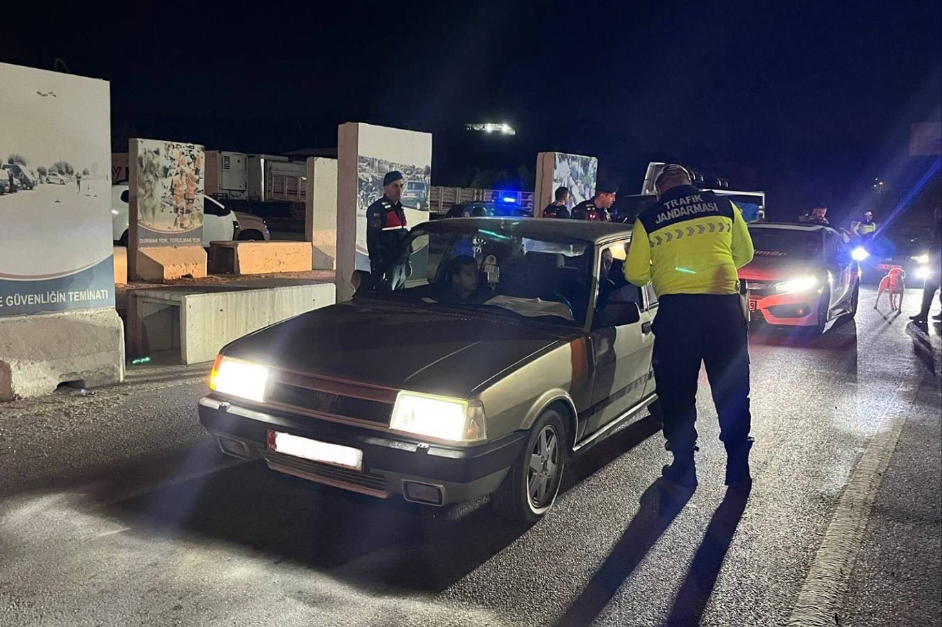 Mersin'de 13 noktada eş zamanlı asayiş uygulaması;