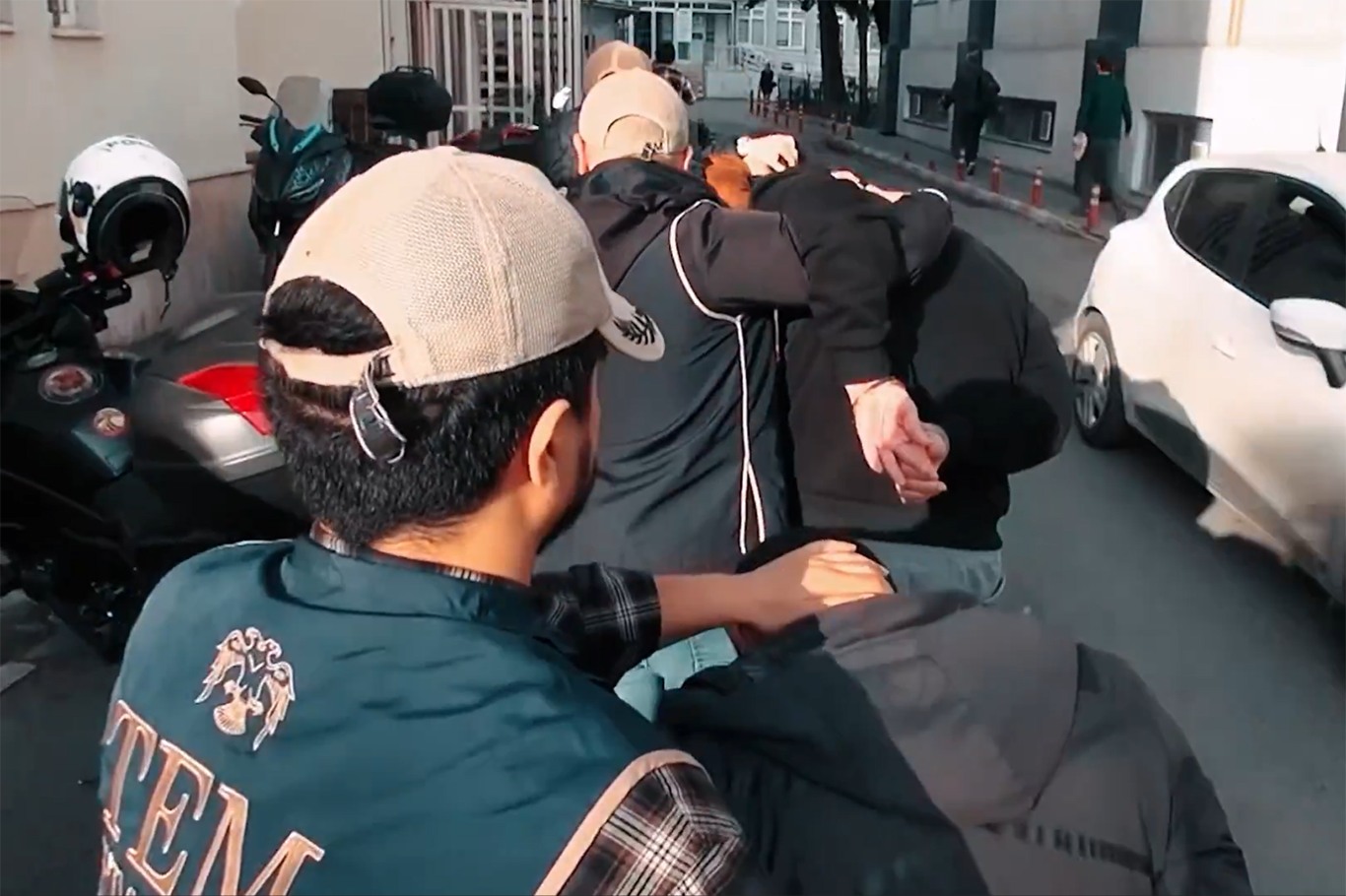 Yerlikaya: 33 ilde DEAŞ'a yönelik operasyonlarda 233 şüpheli gözaltına alındı