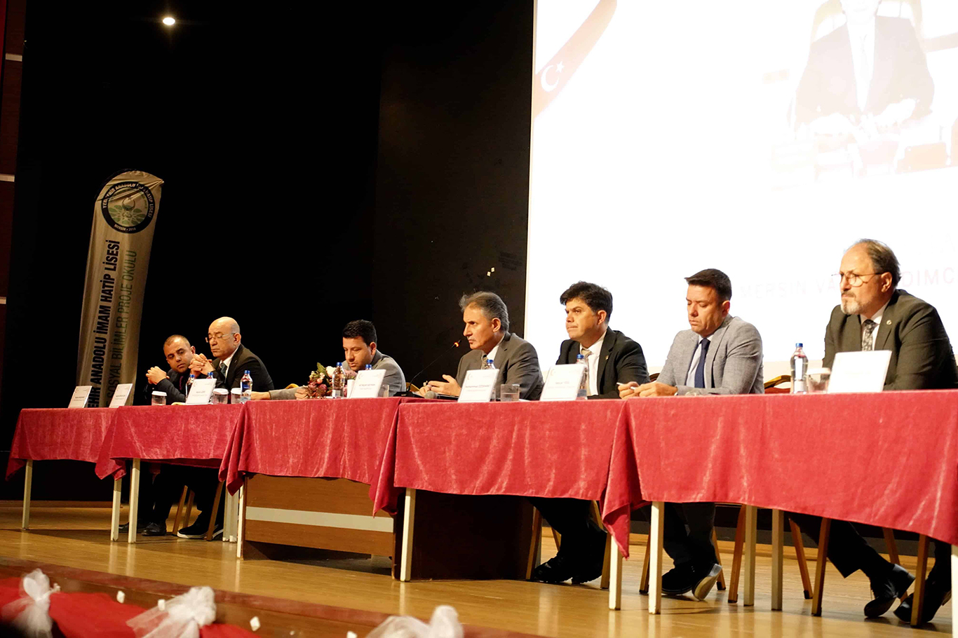 Mersin’de eğitim öğretim süreçlerine yönelik değerlendirme toplantısı yapıldı;