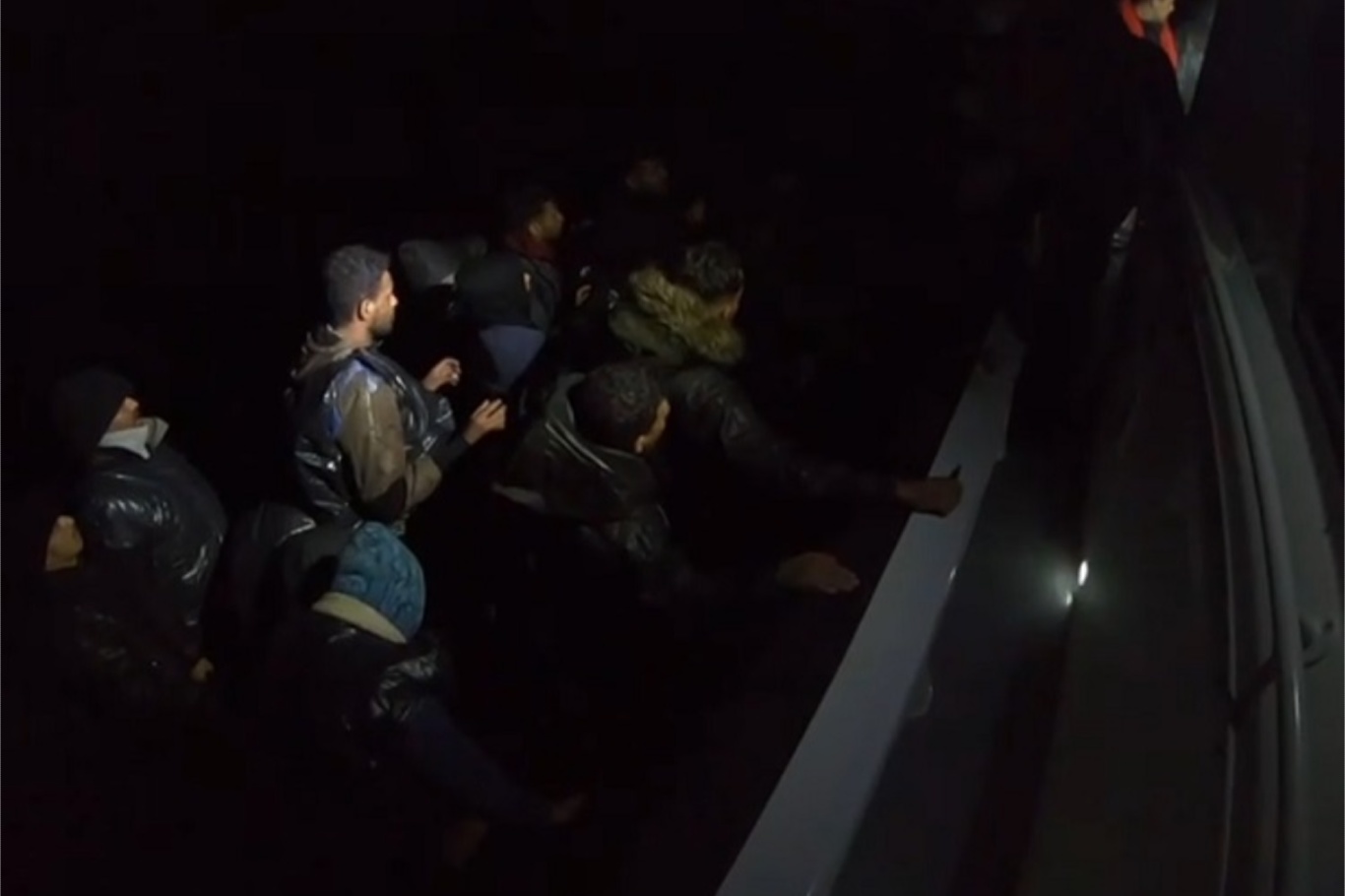 İzmir açıklarında 31 düzensiz göçmen yakalandı