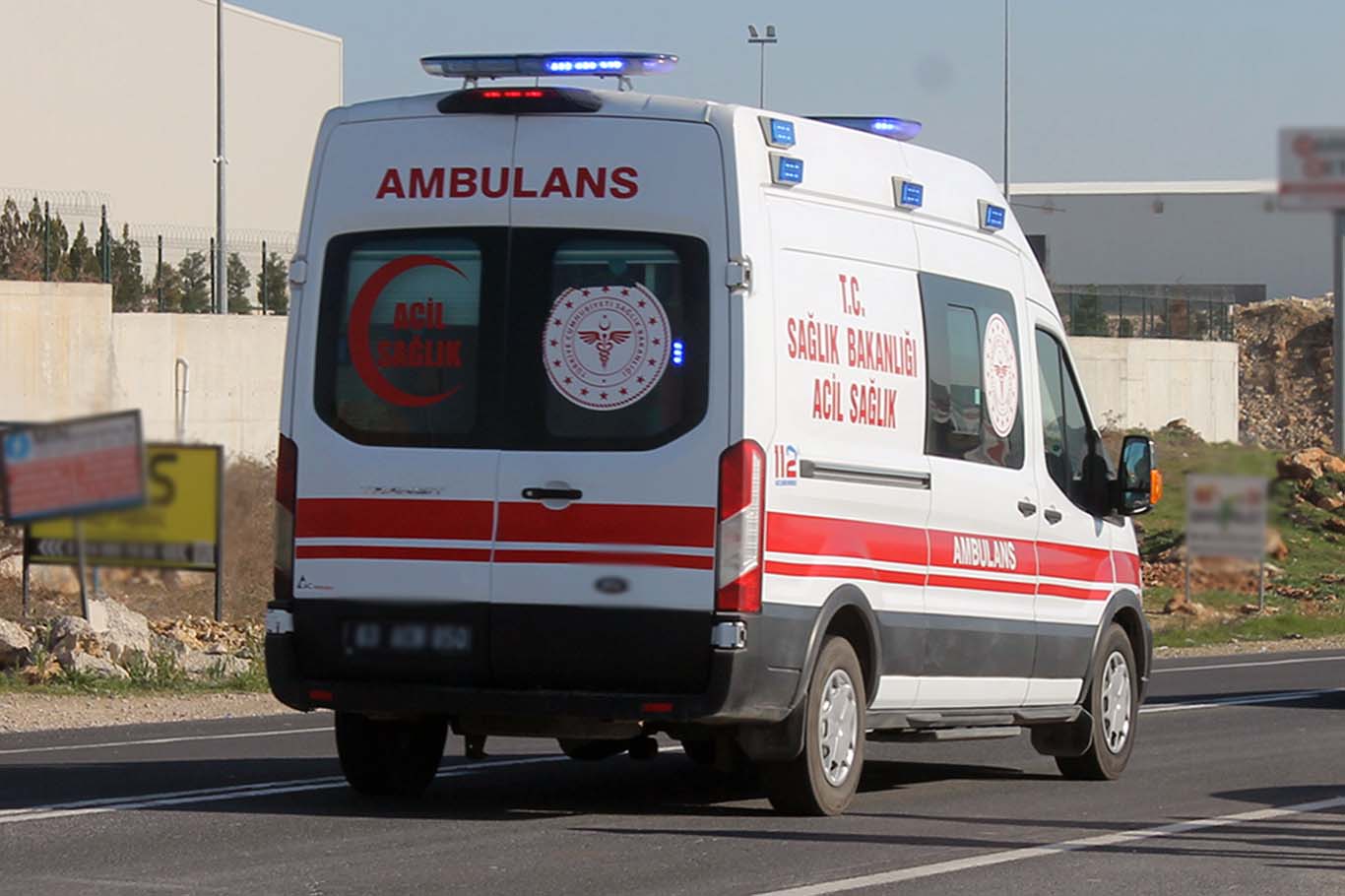 Şanlıurfa’da kamyonet ile hafif ticari araç çarpıştı: 4 yaralı;