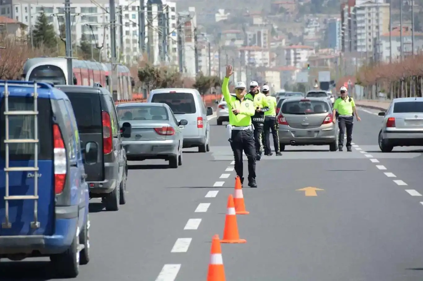 Adana'da kasım ayında 10 bin 837 trafik kuralı ihlali yapıldı;