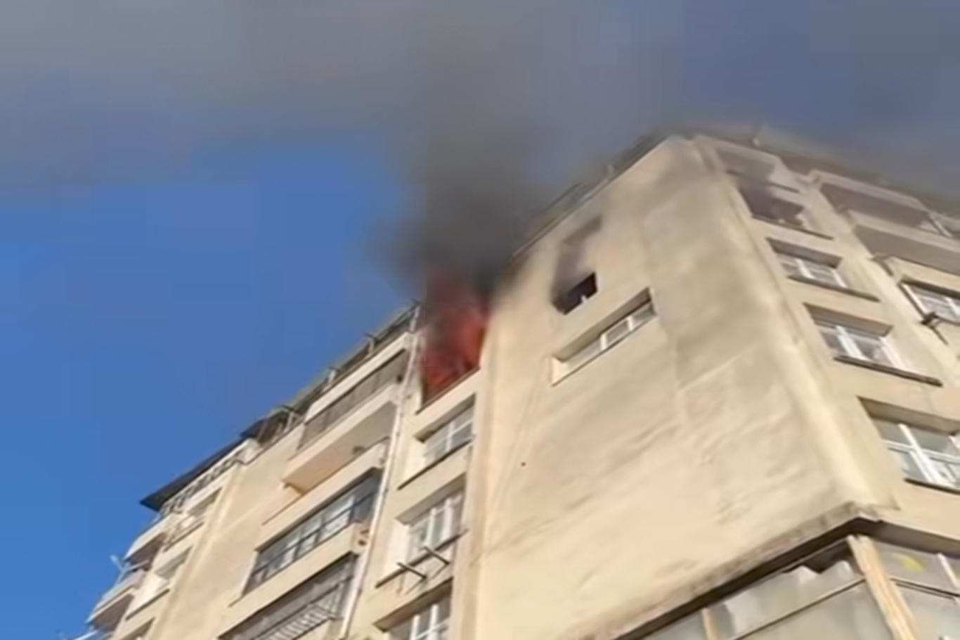 Adana'da apartman dairesinde yangın çıktı;