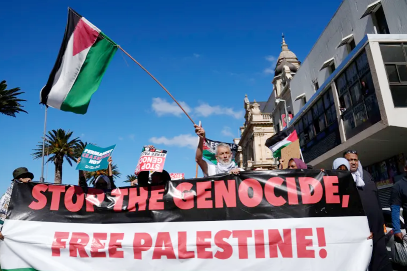 Güney Afrika, Gazzelilerin zorla göç ettirilmesini engellemek için vize muafiyetini askıya aldı;