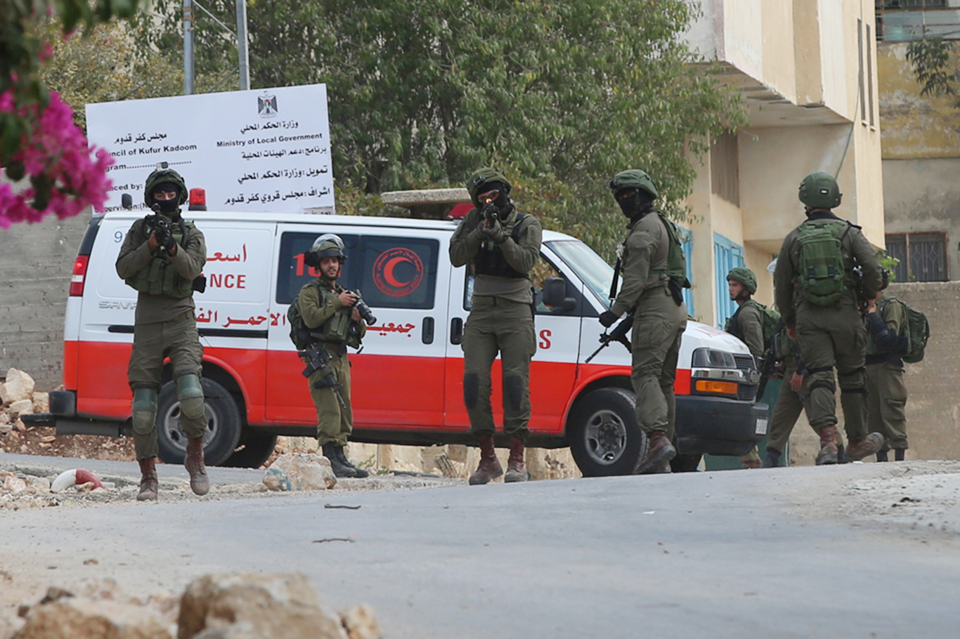 Kalkilya'nın doğusunda işgalci ateşiyle yaralanan genç şehit oldu;