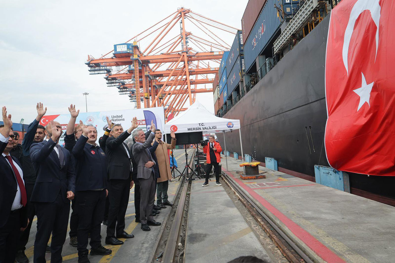 Mersin'den Sudan'a 30 bin çadır gönderiliyor;