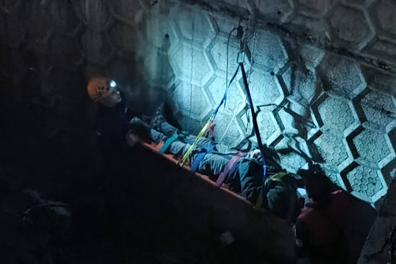 Ağrı’da darp edilen kişi köprüden atıldı;