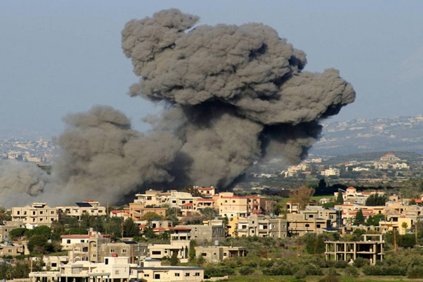 Siyonist rejim Güney Lübnan'ı yeniden vurdu;
