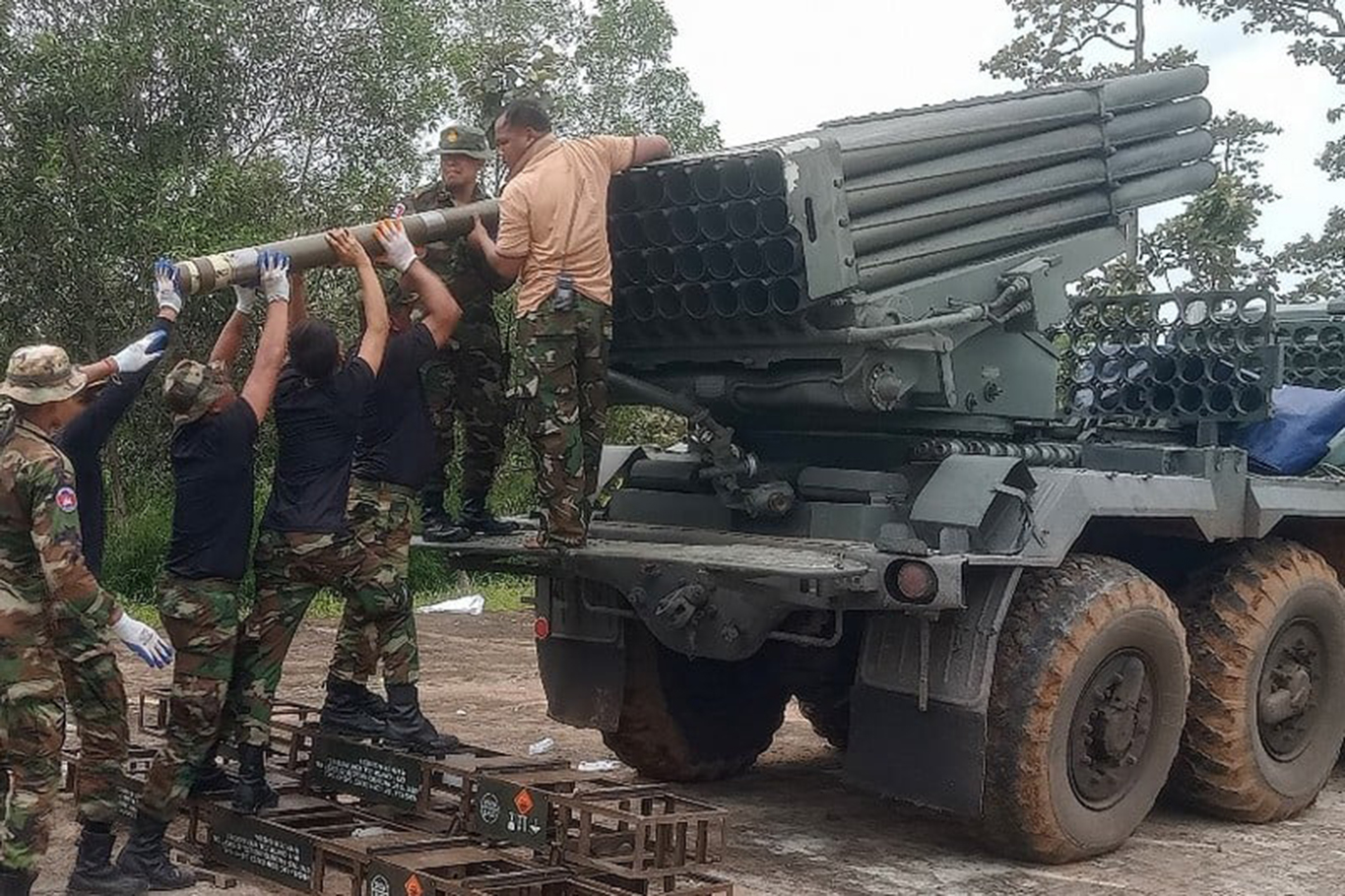 Tayland-Kamboçya sınırında şiddet tırmandı: Çatışmalar binlerce kişiyi yerinden etti;