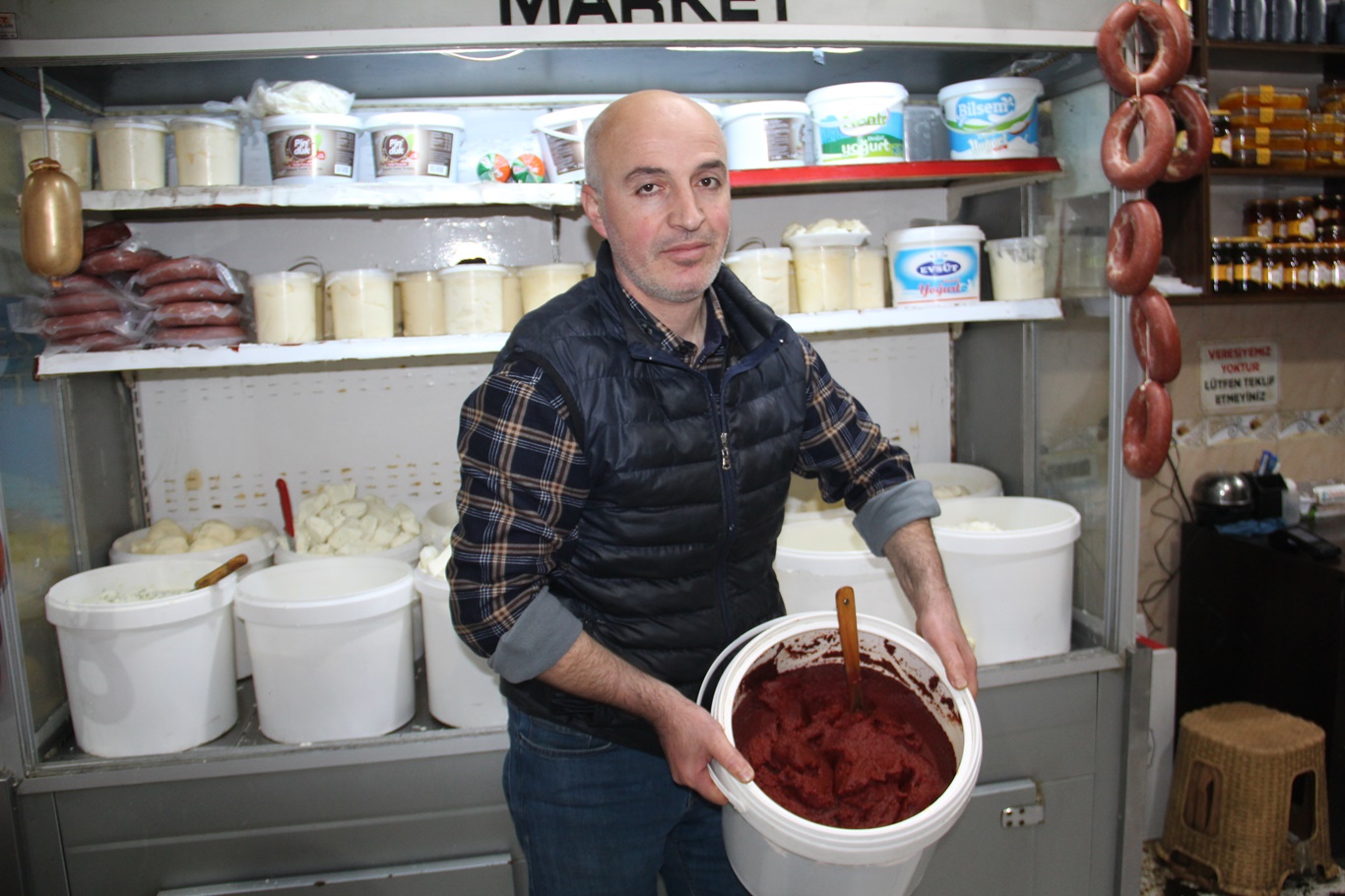 Ev tipi salçaya ilgi sürüyor: Domates salçasında fiyatlar arttı;