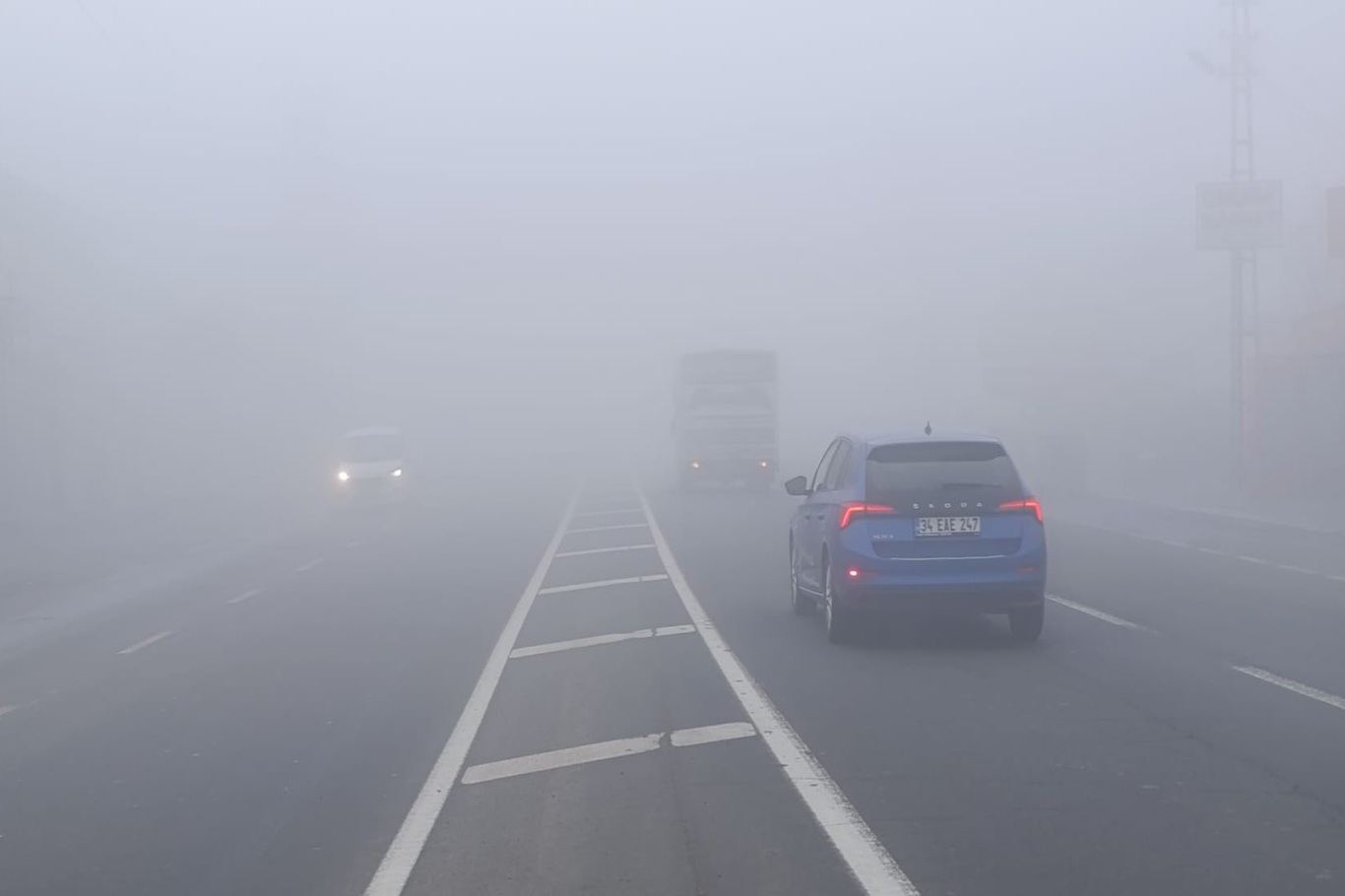Ağrı'da yoğun sis görüş mesafesini düşürdü;