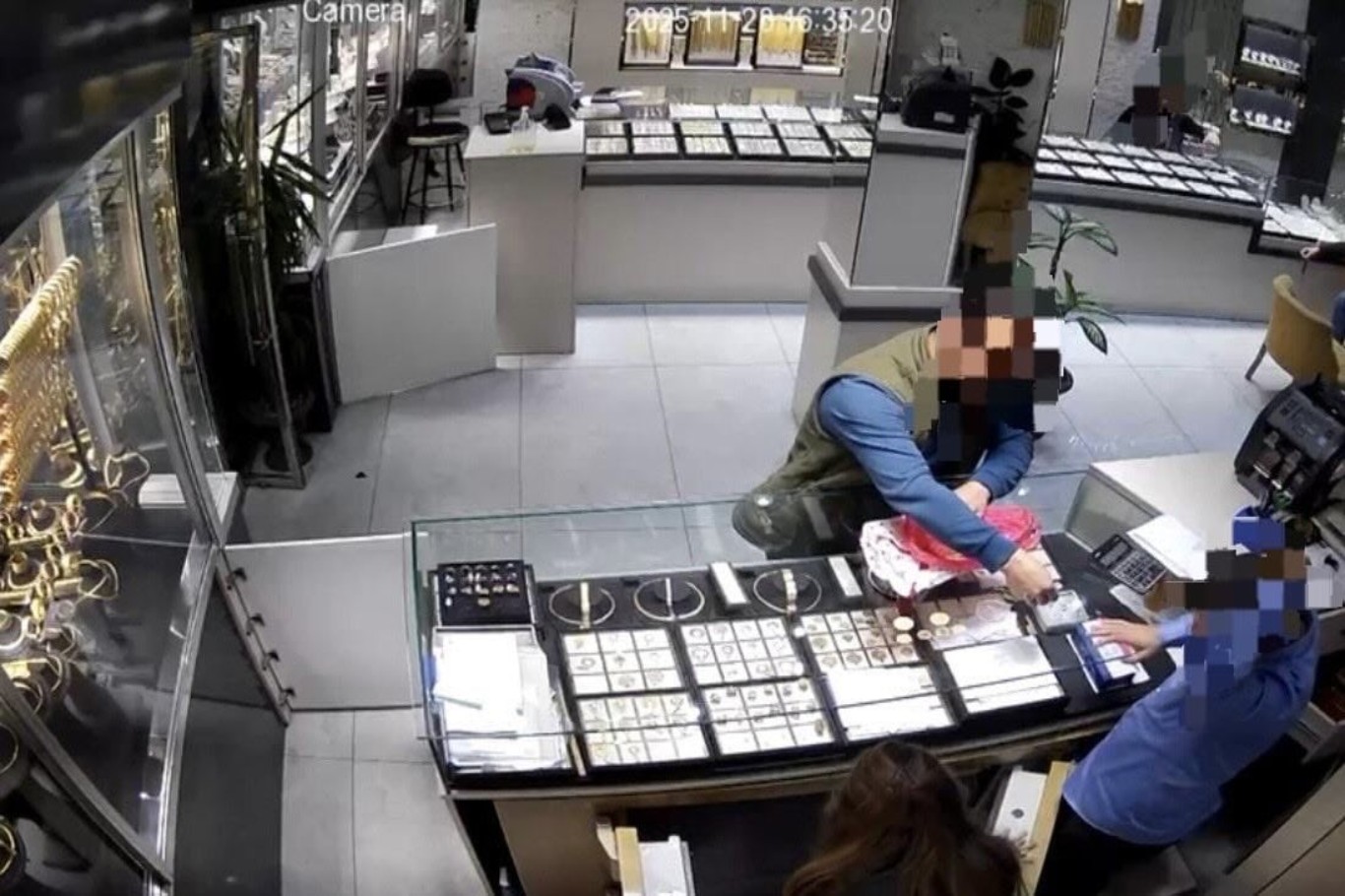 Eve giren hırsız 4 milyon TL değerinde altın çaldı;