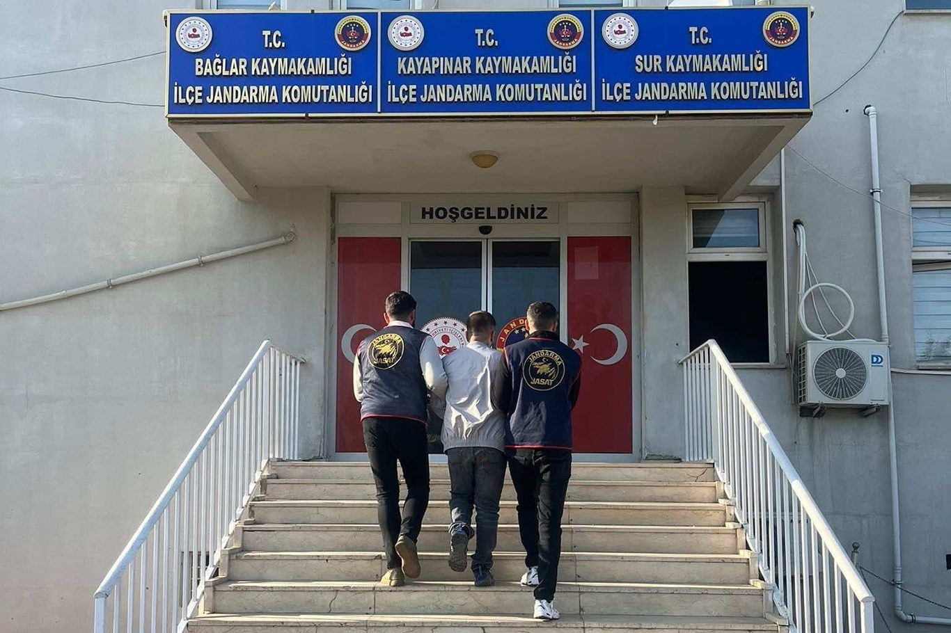 Diyarbakır'da farklı suçlardan aranan 120 kişi yakalandı;