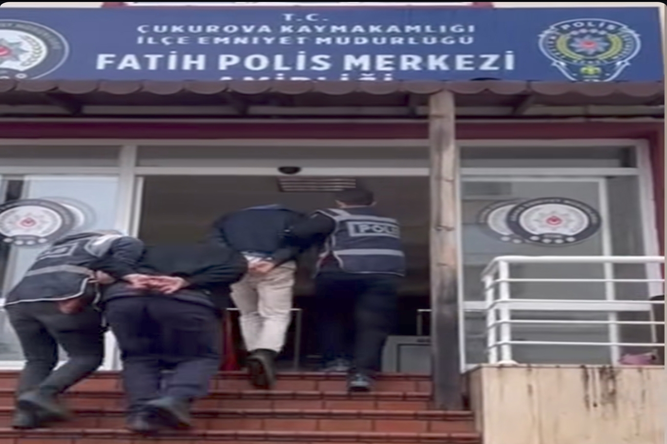 Adana'da 12 yaşındaki çocuğu darp eden 2 kişi gözaltına alındı;