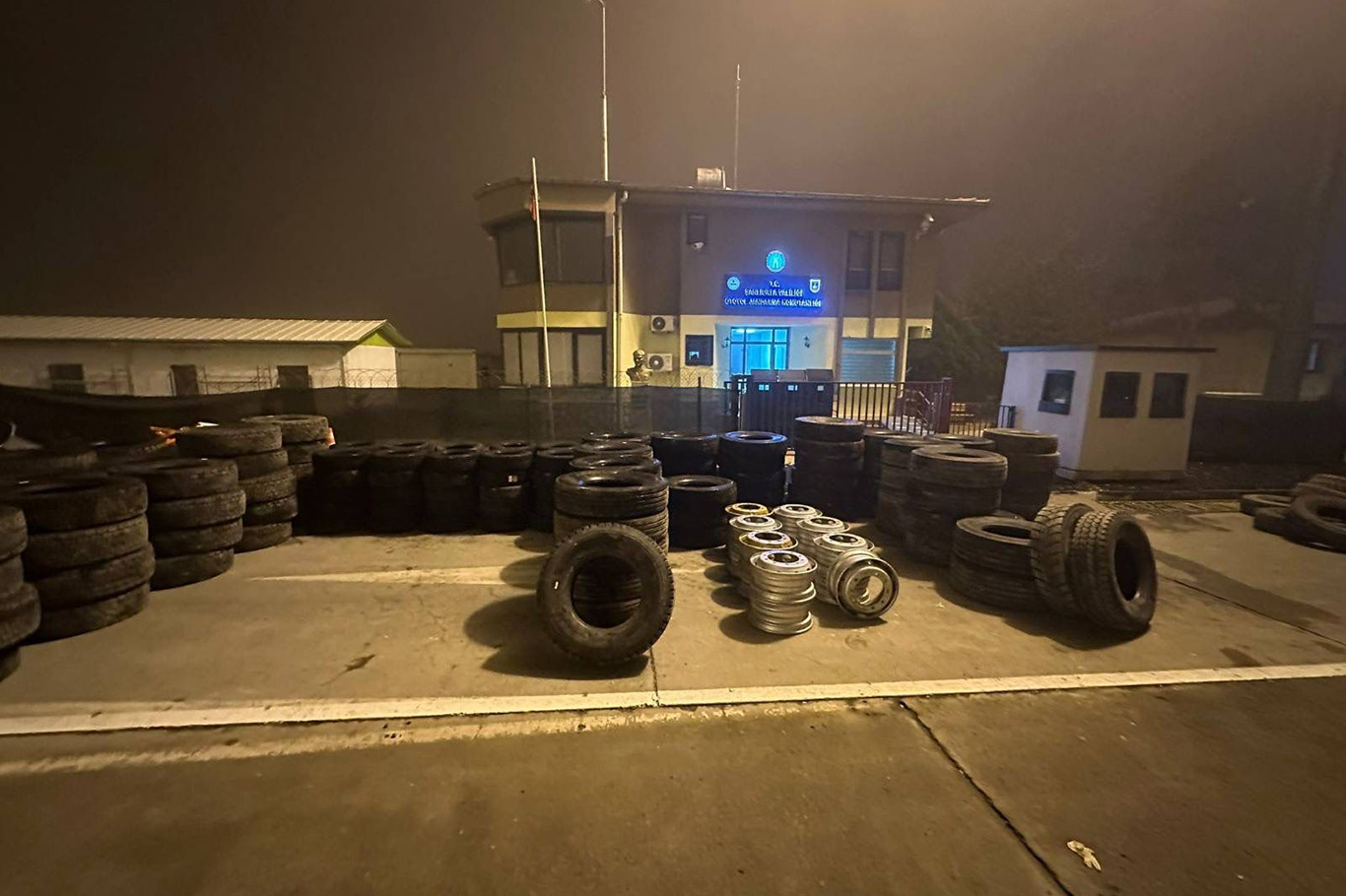 Şanlıurfa’da 211 kaçak kamyon lastiği ele geçirildi;