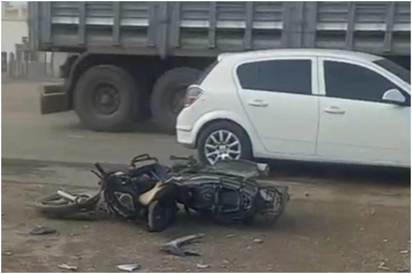 Otomobil ile motosiklet çarpıştı: Bir ağır yaralı;