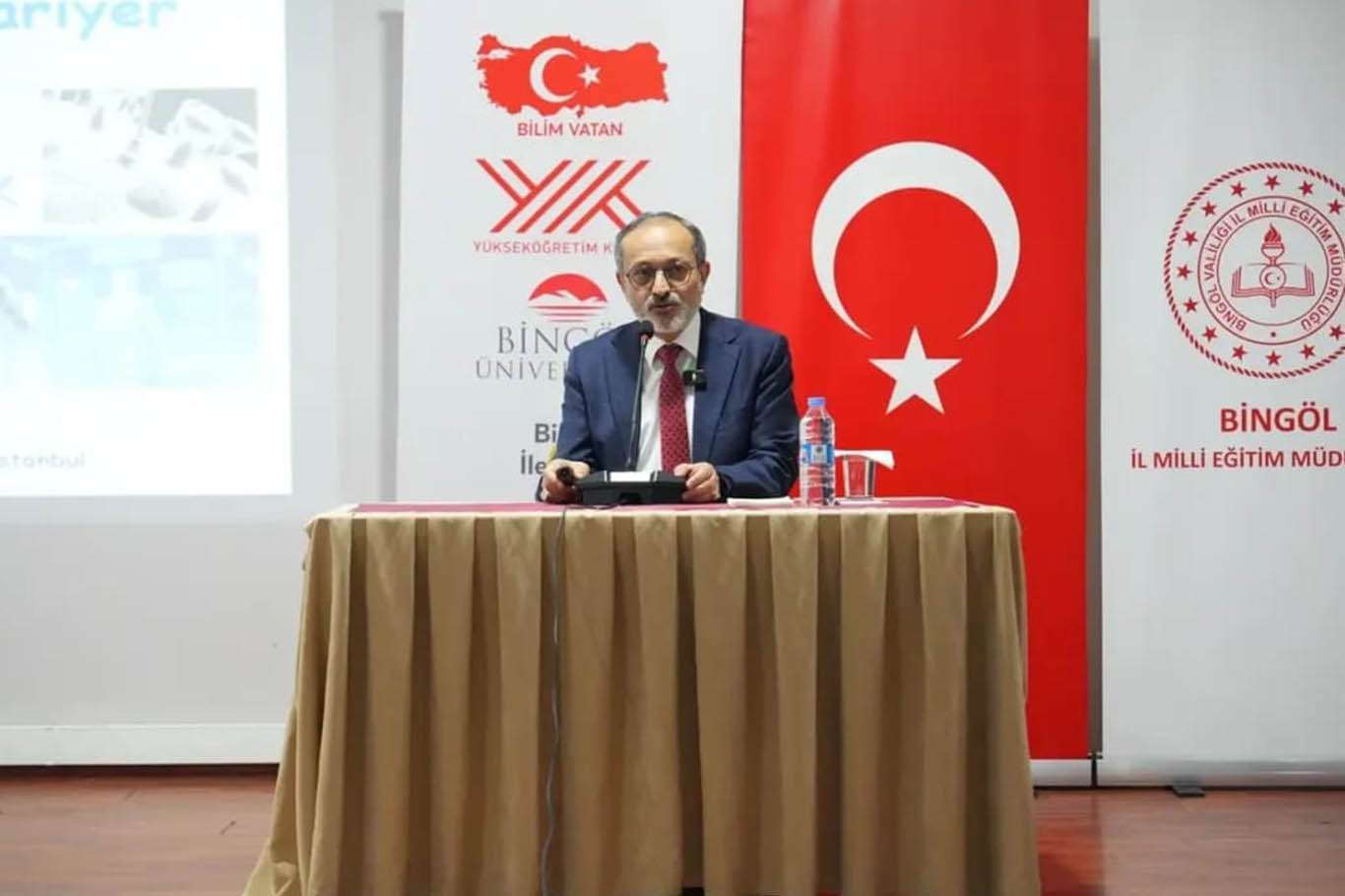 Bingöl’de “Bilim, Araştırma ve Kariyer” konferansı düzenlendi;