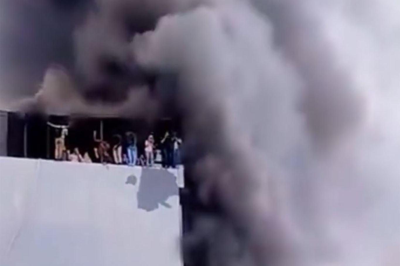 Endonezya’da 7 katlı binada yangın: En az 22 ölü;