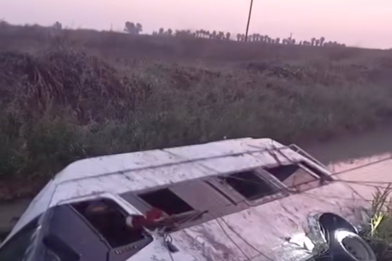 Adana'da işçi servisi kanala düştü: 18 yaralı;