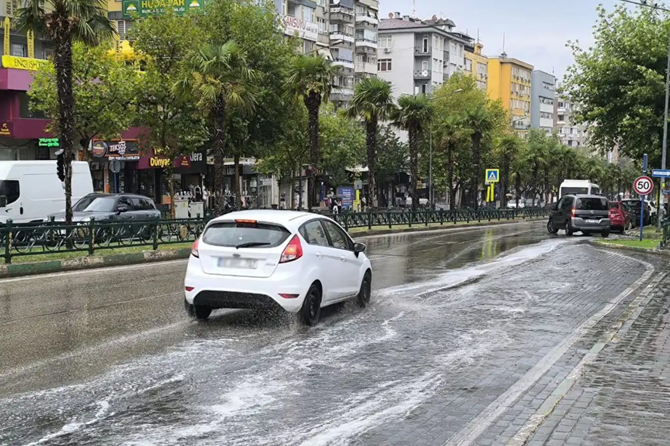 Yağışlı havalar trafikte riskleri artırıyor!;