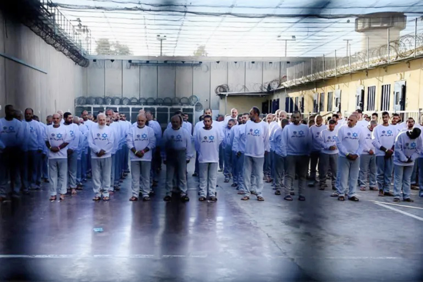 Siyonist zindanlarda esirler örtüsüz, ilaçsız ve ölümcül soğukla baş başa;